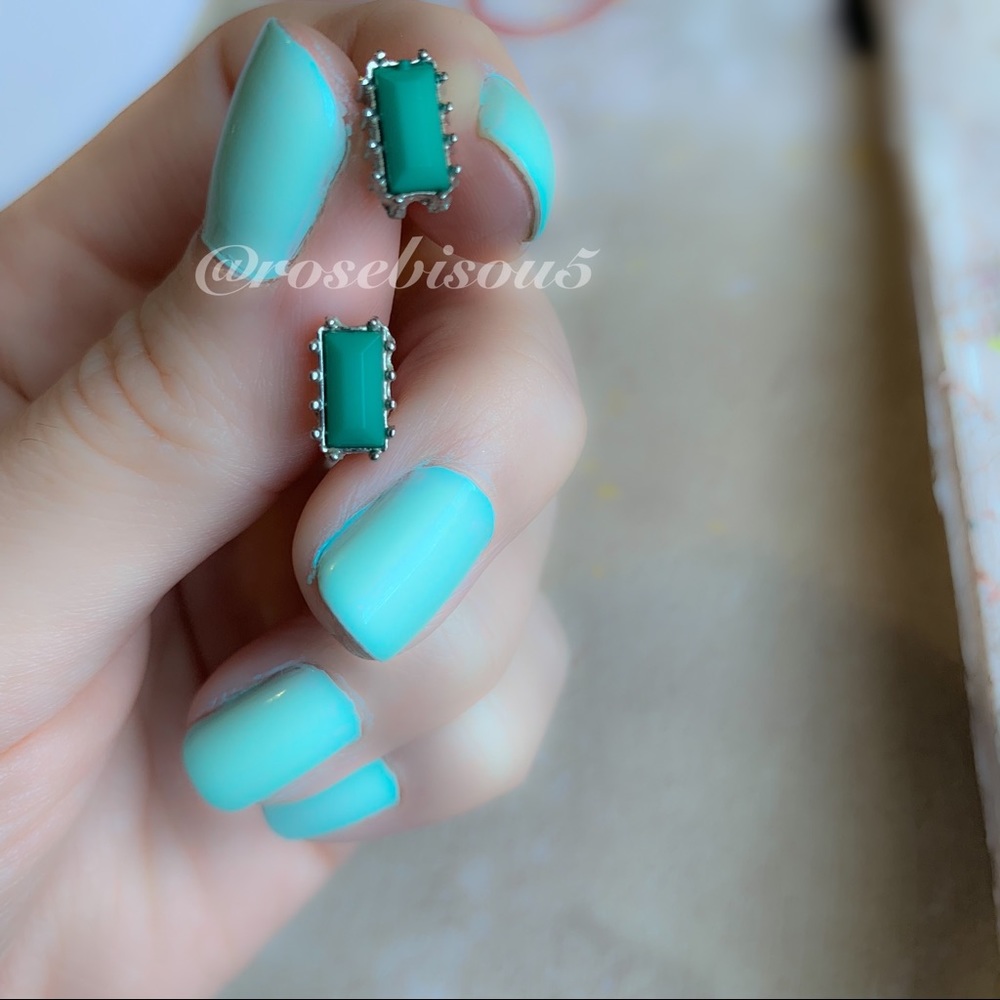 💋🆕Dainty Jade + Silver Baguette Stud Earrings - Picture 5 of 5